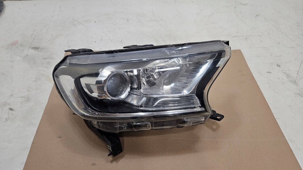 Frontscheinwerfer Ford Ranger Xenon Rechts Scheinwerfer Headlight SCH5299961356sh
