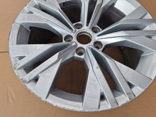 Load image into Gallery viewer, 1x Alufelge 17 Zoll 8.0&quot; 5x112 41ET Glanz Silber 3G0601025T VW Passat Rim Wheel