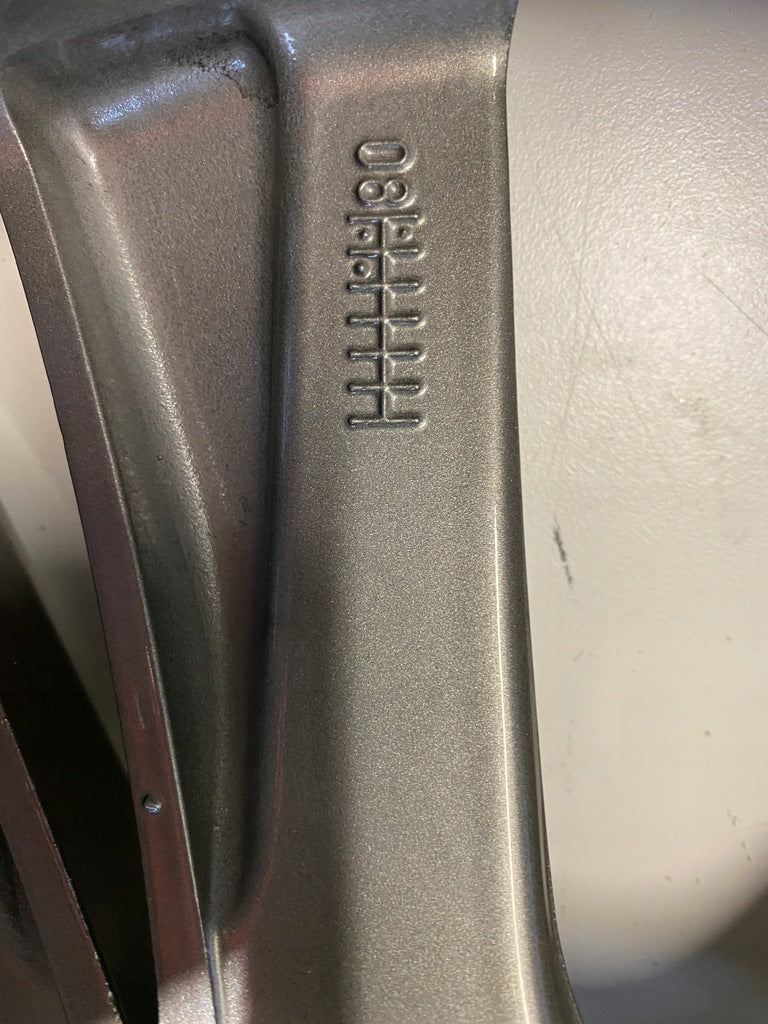 1x Alufelge 18 Zoll 8.0" 5x112 44ET Glanz Silber 3C0601025 Mg Passat B7 FEL9277114426li