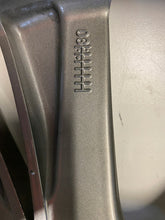 Laden Sie das Bild in den Galerie-Viewer, 1x Alufelge 18 Zoll 8.0" 5x112 44ET Glanz Silber 3C0601025 Mg Passat B7 FEL9277114426li