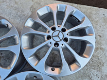Laden Sie das Bild in den Galerie-Viewer, 4x Alufelge 17 Zoll 6.5" 5x112 38ET Glanz Silber A1564011700 Mercedes-Benz Gla FEL9335464013fo