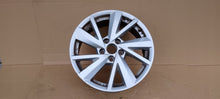 Laden Sie das Bild in den Galerie-Viewer, 1x Alufelge 17 Zoll 7.0" 5x112 45ET 81A601025C Audi Q2 Rim Wheel FEL7594508990il