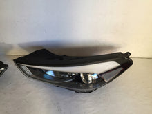 Load image into Gallery viewer, Frontscheinwerfer Hyundai Tucson 92102D7110 Ein Satz Scheinwerfer Headlight SCH9051794437sm