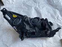 Laden Sie das Bild in den Galerie-Viewer, Frontscheinwerfer Ford Kuga 90156361 GV4113W030CJ Xenon Links Headlight