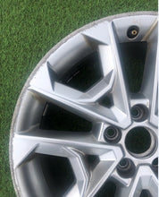 Load image into Gallery viewer, 1x Alufelge 18 Zoll 8.0&quot; 5x112 45ET Glanz Silber 81A601025R Audi Q2 Rim Wheel