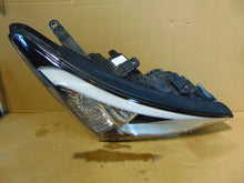 Laden Sie das Bild in den Galerie-Viewer, Frontscheinwerfer Hyundai Santa III Fe 2W92R-DM002 Xenon Rechts Headlight