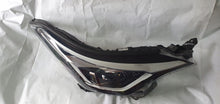 Laden Sie das Bild in den Galerie-Viewer, Frontscheinwerfer Toyota 81110-F4280 LED Rechts Scheinwerfer Headlight
