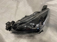 Laden Sie das Bild in den Galerie-Viewer, Frontscheinwerfer Mazda II D43N-51040 LED Links Scheinwerfer Headlight