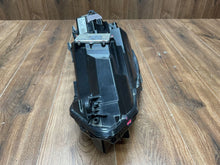Laden Sie das Bild in den Galerie-Viewer, Frontscheinwerfer VW Golf VIII 5H1941006A 992941571AK Rechts Headlight SCH1595491107fo