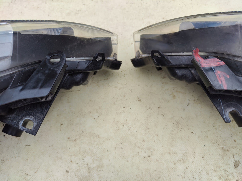 Frontscheinwerfer Toyota Yaris 81110-0D35006 Ein Stück (Rechts oder Links)