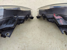 Laden Sie das Bild in den Galerie-Viewer, Frontscheinwerfer Toyota Yaris 81110-0D35006 Ein Stück (Rechts oder Links)