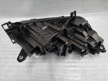 Laden Sie das Bild in den Galerie-Viewer, Frontscheinwerfer Skoda Enyaq 5LB941015 Full LED Links Scheinwerfer Headlight