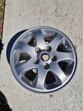 Laden Sie das Bild in den Galerie-Viewer, 1x Alufelge 15 Zoll 6.0" 6x139.7 50ET K9965C36050 Kia Carnival I Rim Wheel FEL6483499330kc