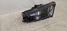 Laden Sie das Bild in den Galerie-Viewer, Frontscheinwerfer Skoda Enyaq 5LB941015A LED Links Scheinwerfer Headlight