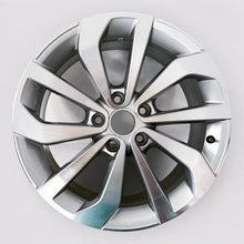 Load image into Gallery viewer, 1x Alufelge 17 Zoll 7.0&quot; 5x112 45ET Glanz Silber 2GA601025AG VW T-Roc Rim Wheel