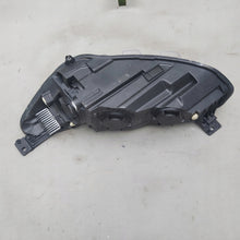 Laden Sie das Bild in den Galerie-Viewer, Frontscheinwerfer Ford Focus JX7B13W029AE Rechts Scheinwerfer Headlight