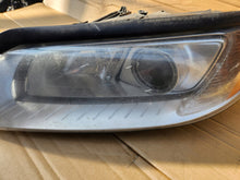 Load image into Gallery viewer, Frontscheinwerfer Volvo V70 31214347 Xenon Links Scheinwerfer Headlight SCH5708312760ye