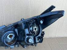 Laden Sie das Bild in den Galerie-Viewer, Frontscheinwerfer Mazda 3 13-16R Rechts Scheinwerfer Headlight SCH8206382533tg