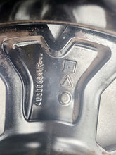 Laden Sie das Bild in den Galerie-Viewer, 1x Alufelge 17 Zoll 6.5" 5x114.3 50ET 403005180R Dacia Duster Rim Wheel FEL6593041046iy