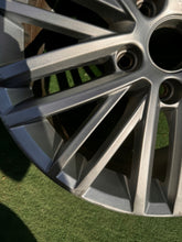 Laden Sie das Bild in den Galerie-Viewer, 1x Alufelge 17 Zoll 7.0" 5x112 54ET Glanz Silber 5K7601025A VW Golf VI I FEL9582802783dr