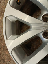 Load image into Gallery viewer, 1x Alufelge 17 Zoll 7.0" 5x114.3 40ET Glanz Silber 403004615R Renault Rim Wheel FEL2742832831pz