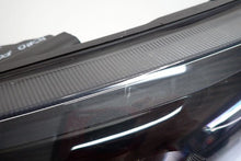 Laden Sie das Bild in den Galerie-Viewer, Frontscheinwerfer Ford Focus MX7B-13E015-CE Ein Stück (Rechts oder Links) SCH3836636213qx