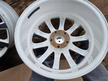 Laden Sie das Bild in den Galerie-Viewer, 4x Alufelge 17 Zoll 7.5" 5x112 35ET Glanz Weiß Audi A4 Rim Wheel FEL5817188272la