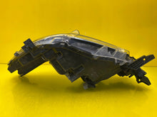 Laden Sie das Bild in den Galerie-Viewer, Frontscheinwerfer Toyota Hilux VIII LED Rechts Scheinwerfer Headlight SCH8199544785pz