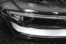 Load image into Gallery viewer, Frontscheinwerfer Audi Q3 8U0941005 8U0941006 LED Ein Stück (Rechts oder Links)