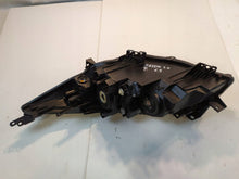 Laden Sie das Bild in den Galerie-Viewer, Frontscheinwerfer Mazda II BDG751030 Rechts Scheinwerfer Headlight