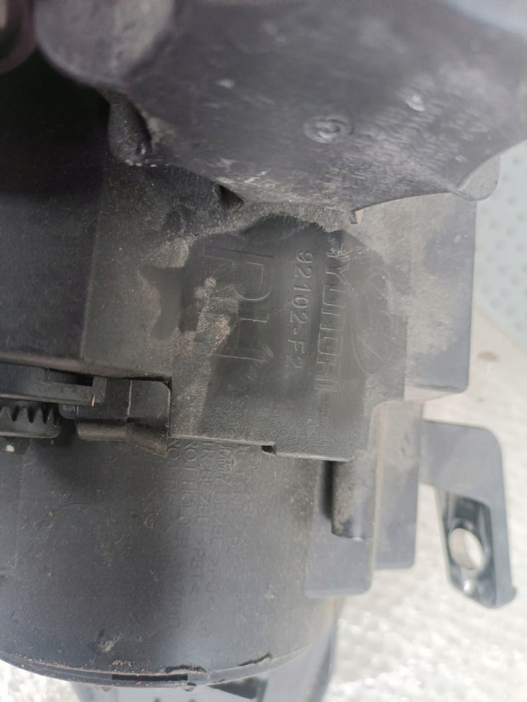 Frontscheinwerfer Hyundai Elantra 92102F26 Rechts Scheinwerfer Headlight