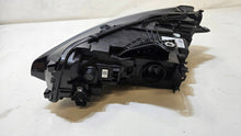 Laden Sie das Bild in den Galerie-Viewer, Frontscheinwerfer BMW 2 Tourer U06 5A42248-05 Full LED Rechts Headlight