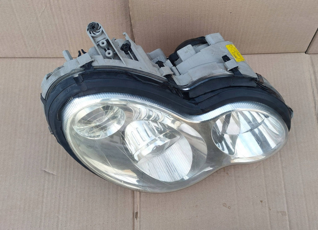 Frontscheinwerfer Mercedes-Benz W203 A2038203861 0301166276 Xenon Rechts