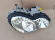 Laden Sie das Bild in den Galerie-Viewer, Frontscheinwerfer Mercedes-Benz W203 A2038203861 0301166276 Xenon Rechts