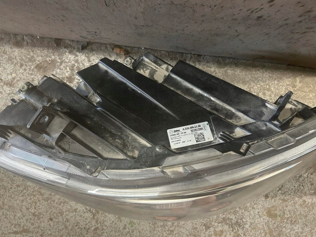 Frontscheinwerfer Mercedes-Benz Sprinter A9109065100 Rechts Headlight SCH2185072633sg
