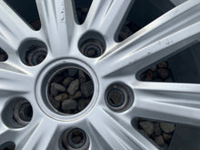 Load image into Gallery viewer, 1x Alufelge 17 Zoll 6.5&quot; 5x112 52ET Glanz Silber 5TA601025 VW Touran Rim Wheel