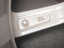 Laden Sie das Bild in den Galerie-Viewer, 1x Alufelge 17 Zoll 7.0&quot; 5x112 45ET 5L0601025K Skoda Rapid Rim Wheel