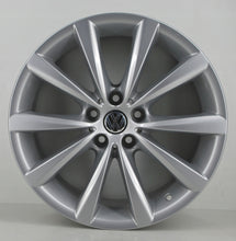Laden Sie das Bild in den Galerie-Viewer, 4x Alufelge 18 Zoll 8.0" 5x112 30ET Glanz Silber 6867338 BMW 4 Rim Wheel FEL2255551463vt