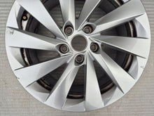 Load image into Gallery viewer, 1x Alufelge 17 Zoll 7.0" 5x112 46ET Silber 5E3601025 Skoda Octavia Iii Rim Wheel FEL8296319979hl