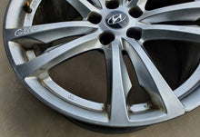Load image into Gallery viewer, 1x Alufelge 19 Zoll 8.5" 5x114.3 35ET 52910-2M160 Genesis Coupe Rim Wheel FEL8671624901kr