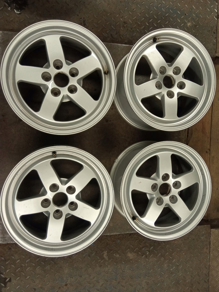 4x Alufelge 16 Zoll 7.0" 5x112 35ET Glanz Silber 8W0601025 Audi Rim Wheel