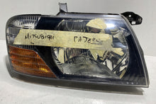 Laden Sie das Bild in den Galerie-Viewer, Frontscheinwerfer Mitsubishi Pajero III 10087420 Rechts Scheinwerfer Headlight