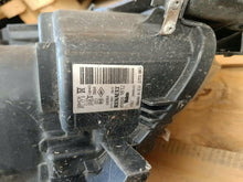 Laden Sie das Bild in den Galerie-Viewer, Frontscheinwerfer Renault Clio III 8200261610 8200261612 Ein Satz Headlight SCH9052613176ki