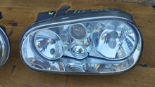 Laden Sie das Bild in den Galerie-Viewer, Frontscheinwerfer VW Golf IV Ein Satz Scheinwerfer Headlight SCH3699225793rp