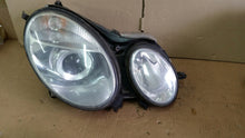 Laden Sie das Bild in den Galerie-Viewer, Frontscheinwerfer Mercedes-Benz W211 154353 Ein Stück (Rechts oder Links) SCH2285081531ac