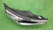 Laden Sie das Bild in den Galerie-Viewer, Frontscheinwerfer Hyundai I30 III G4921-21040RH Rechts Scheinwerfer Headlight