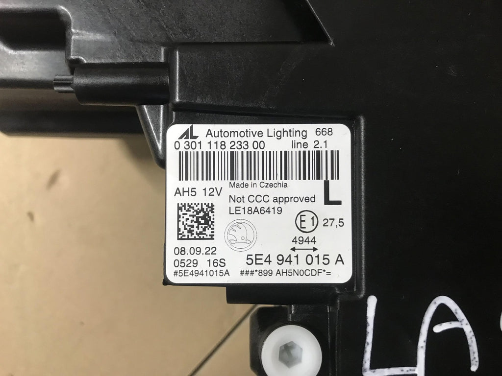 Frontscheinwerfer Skoda Octavia IV 5E4941015A Ein Stück (Rechts oder Links) SCH2177233483aw