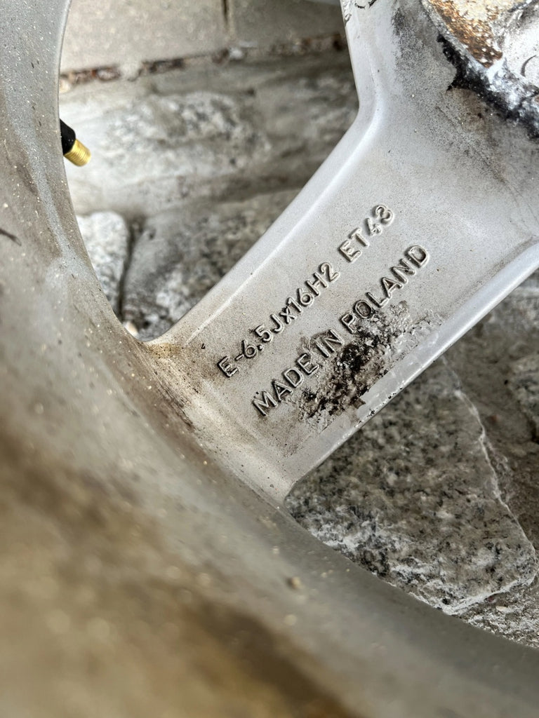 1x Alufelge 16 Zoll 6.5" 5x112 43ET 81A601025 Audi Q2 Rim Wheel FEL7704017441bz