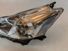 Laden Sie das Bild in den Galerie-Viewer, Frontscheinwerfer Toyota Prius Plus CCI2286 Links Scheinwerfer Headlight SCH1913196957tp