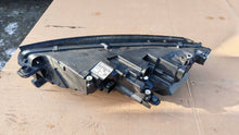 Laden Sie das Bild in den Galerie-Viewer, Frontscheinwerfer Skoda Octavia IV 5E4941016A LED Rechts Scheinwerfer Headlight SCH6768211587tg